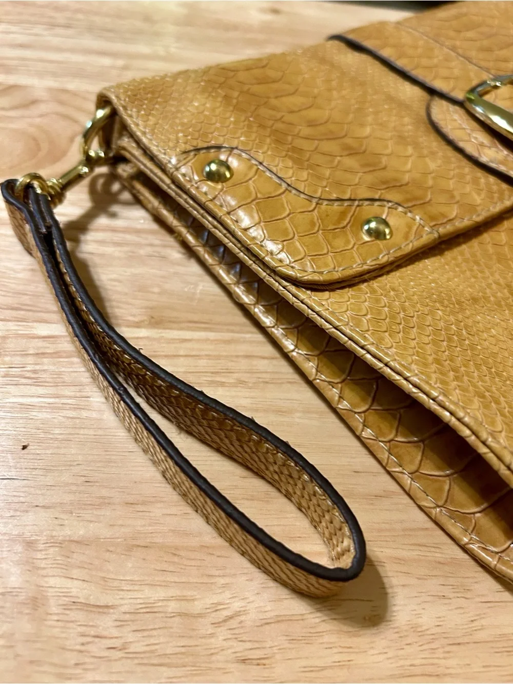 Vintage Y2K Faux Snakeskin Buckle Clutch Wristlet Bag Tan Yellow